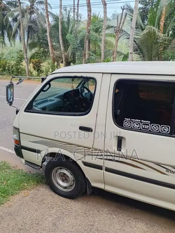 Toyota Dolphin 1991 Van (Used)