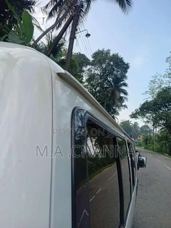 Toyota Dolphin 1991 Van (Used)