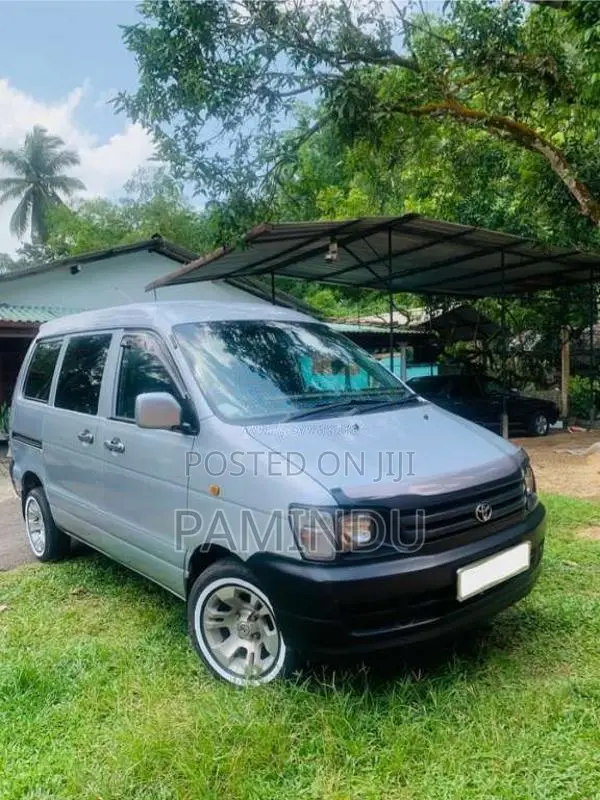 Toyota Noah 1998 Van (Used)