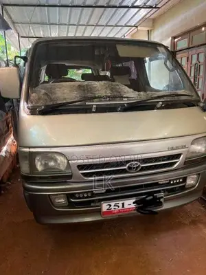 Toyota Dolphin 1993 Van (Used)