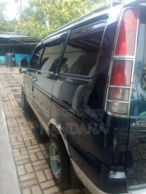 Toyota Noah 2000 Van (Used)