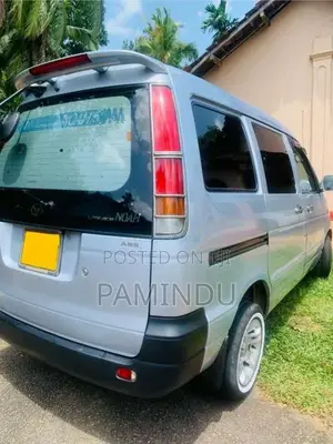 Toyota Noah 1998 Van (Used)