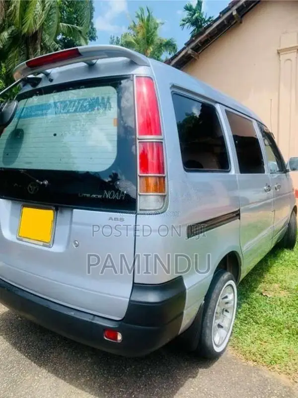 Toyota Noah 1998 Van (Used)