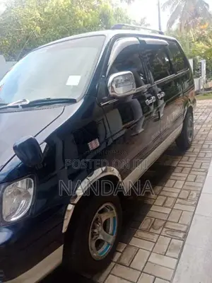 Toyota Noah 2000 Van (Used)