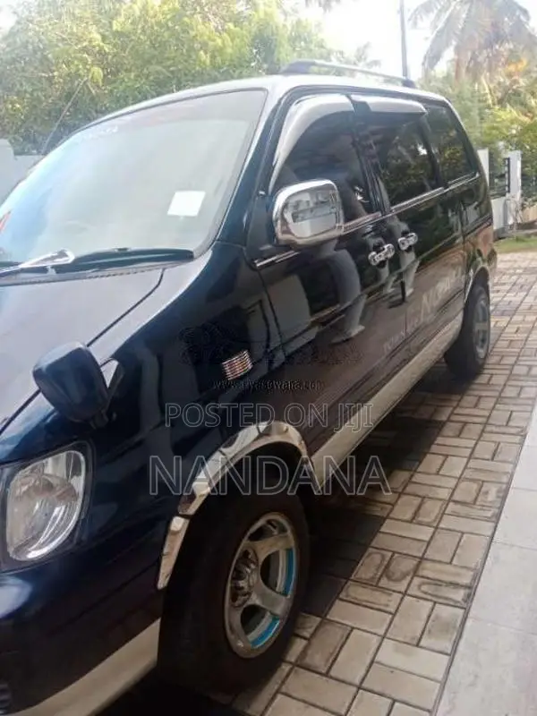 Toyota Noah 2000 Van (Used)