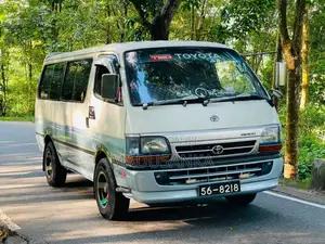 Toyota Dolphin 1992 Van (Used)