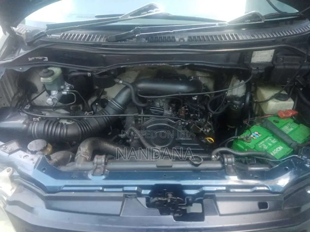 Toyota Noah 2000 Van (Used)