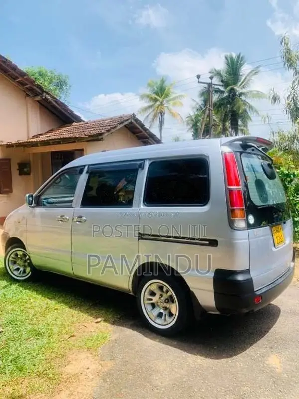 Toyota Noah 1998 Van (Used)