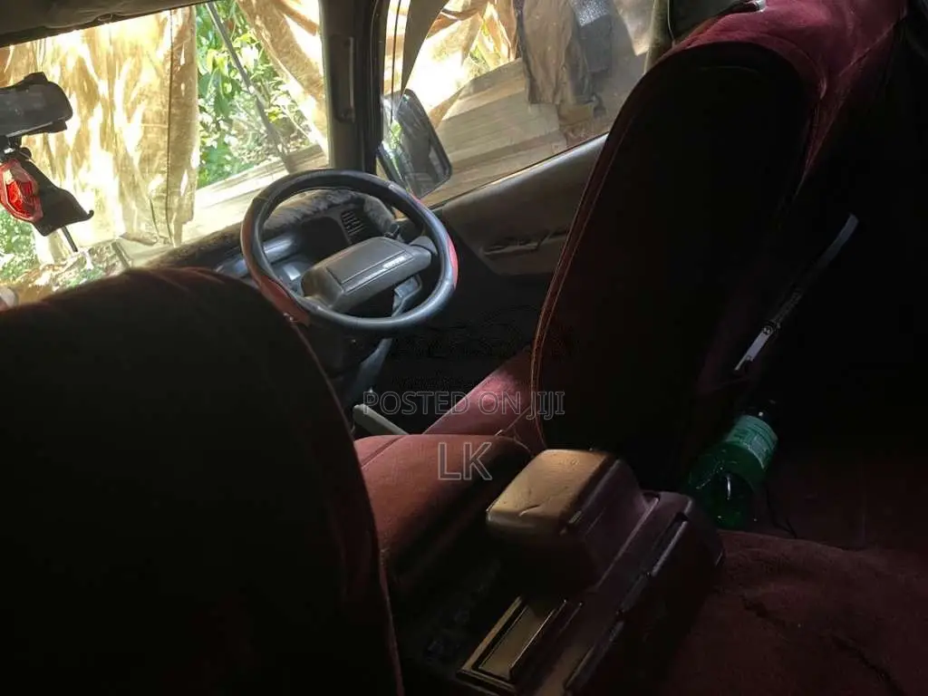 Toyota Dolphin 1993 Van (Used)
