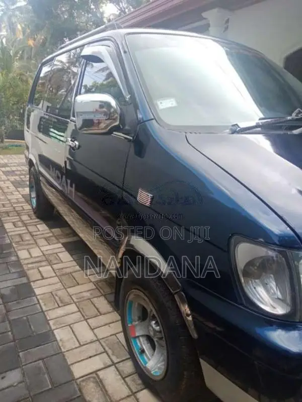 Toyota Noah 2000 Van (Used)