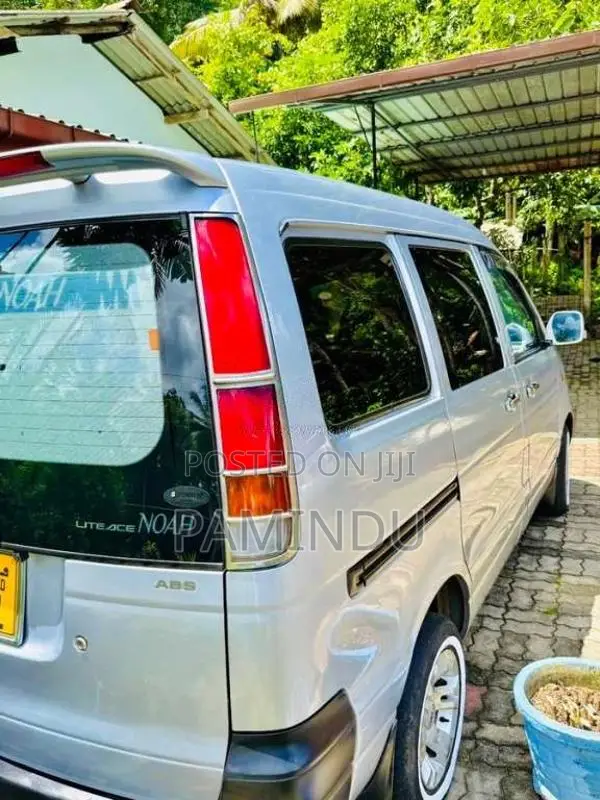 Toyota Noah 1998 Van (Used)