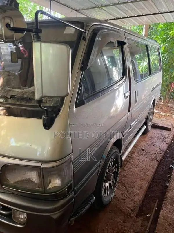 Toyota Dolphin 1993 Van (Used)