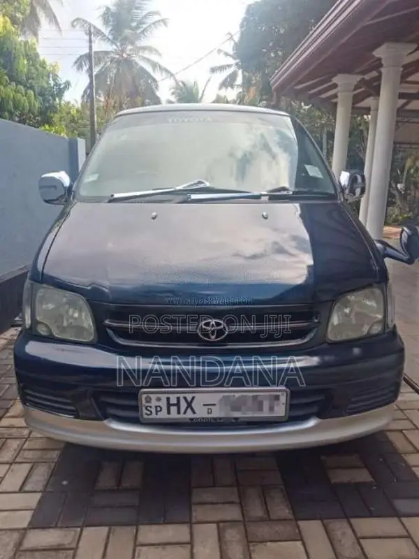 Toyota Noah 2000 Van (Used)