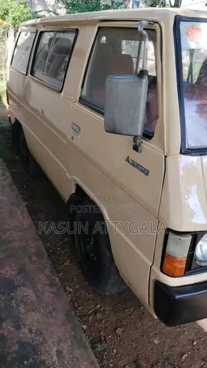 Mitsubishi L300 1988 Van (Used)