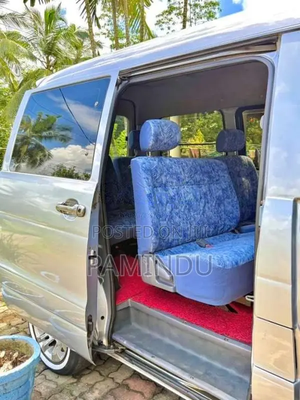 Toyota Noah 1998 Van (Used)