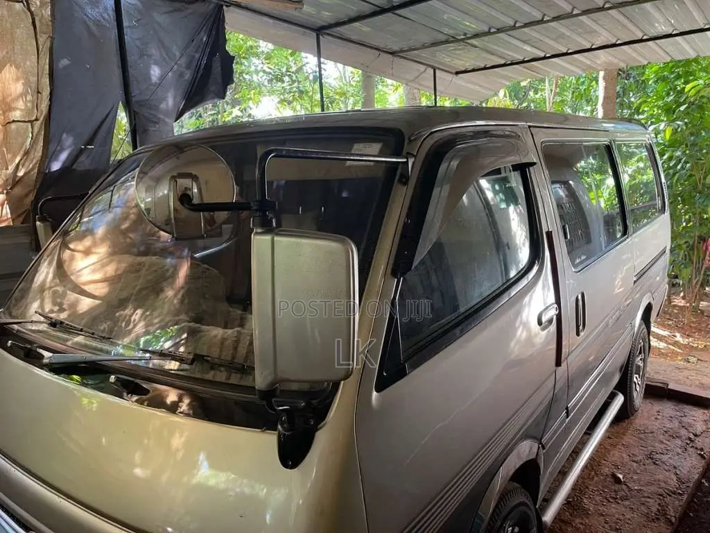 Toyota Dolphin 1993 Van (Used)