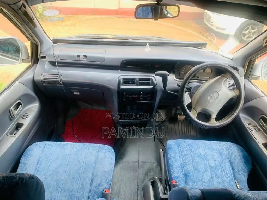 Toyota Noah 1998 Van (Used)