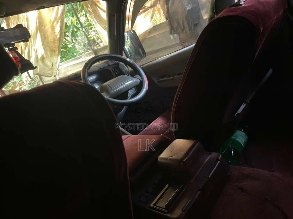 Toyota Dolphin 1993 Van (Used)