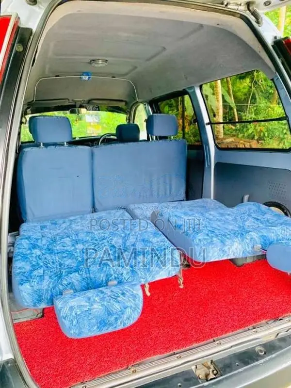Toyota Noah 1998 Van (Used)