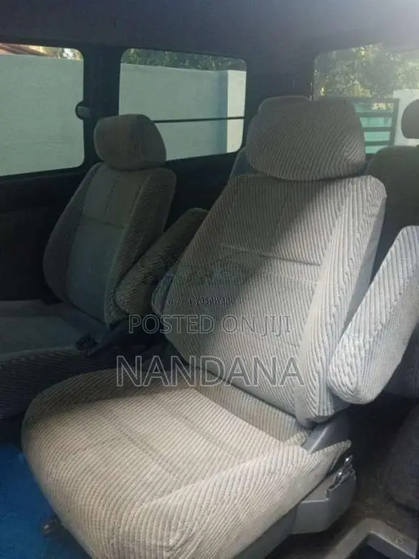 Toyota Noah 2000 Van (Used)