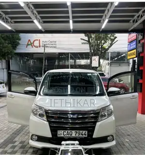 Toyota NOAH VOXY 2015 Van (Used)