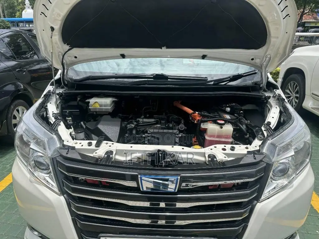 Toyota NOAH VOXY 2015 Van (Used)