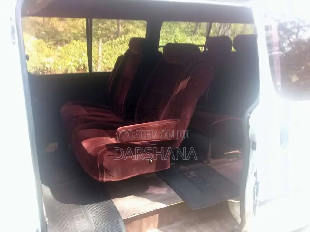 Toyota Dolphin 113 1994 Van (Used)