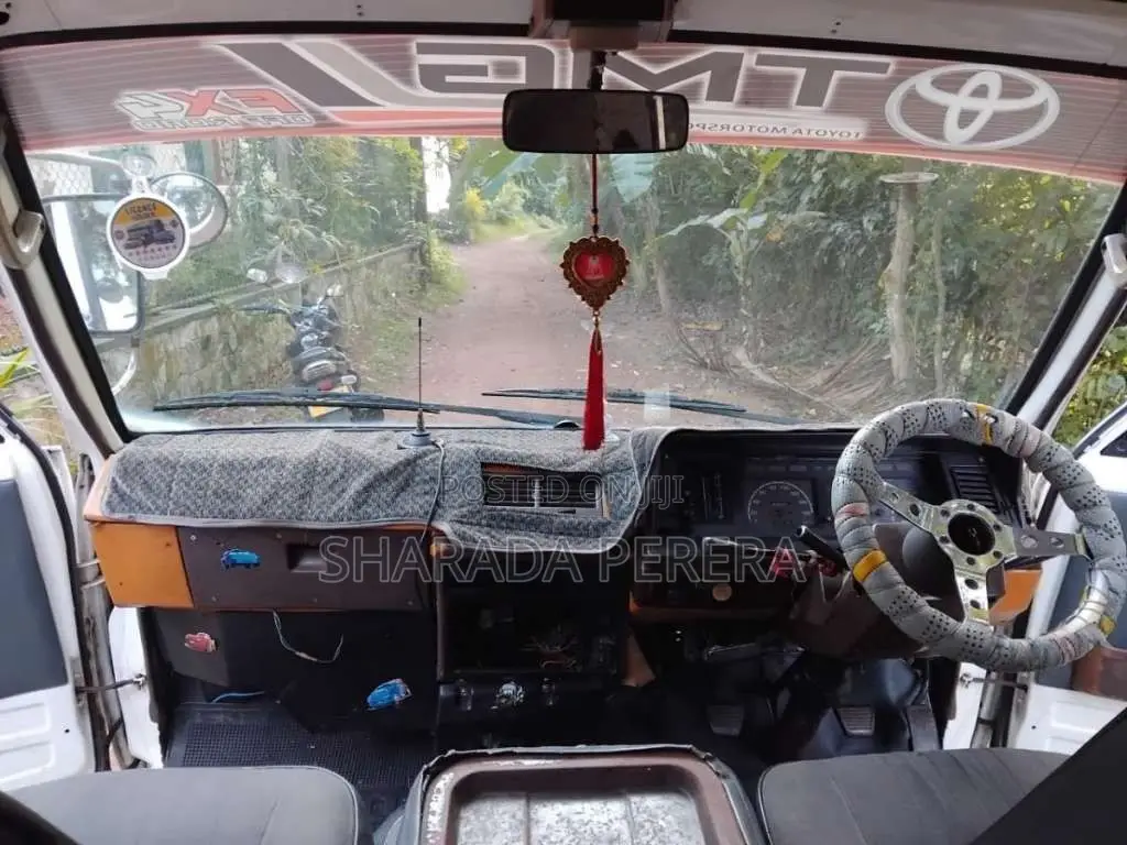 Toyota HIACE 1986 Van (Used)