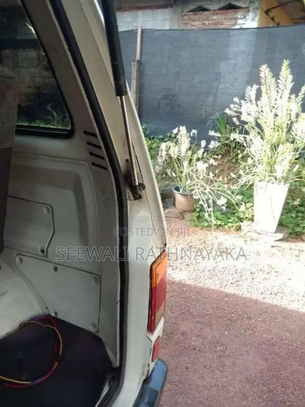 Mitsubishi L300 1981 Van (Used)
