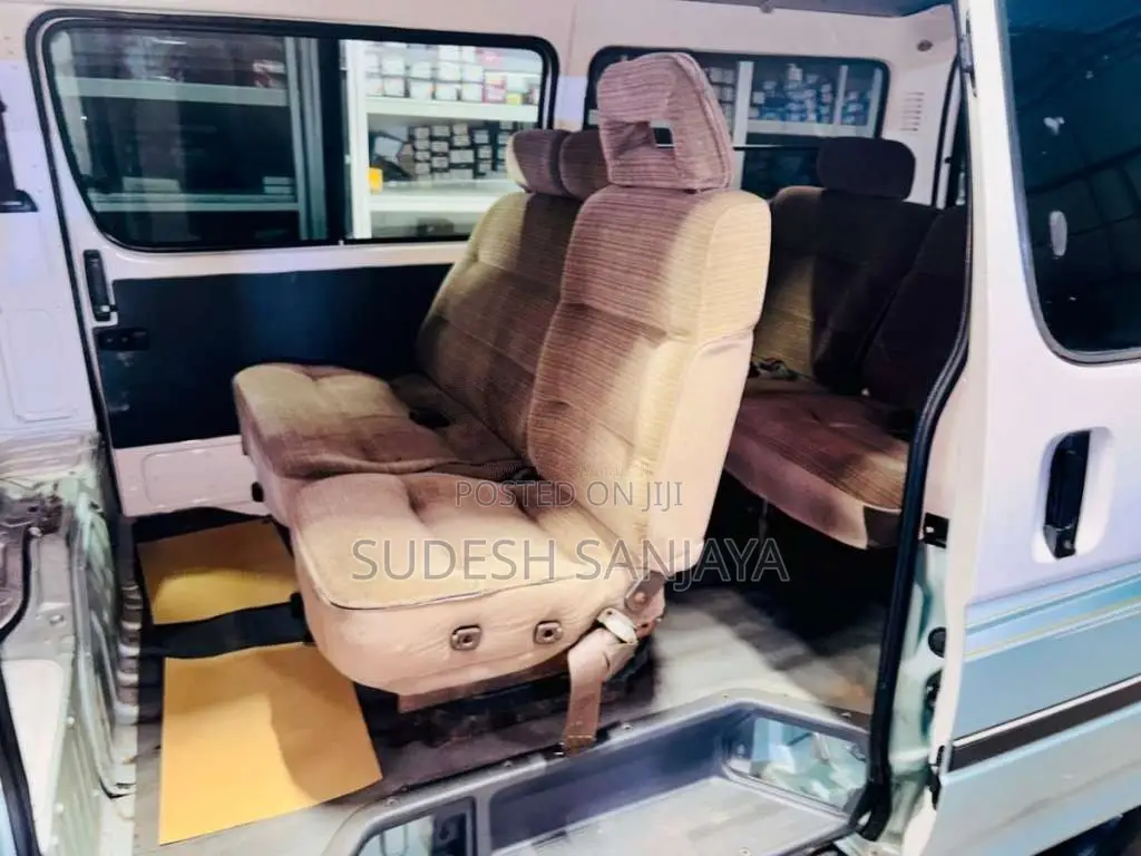 Toyota Dolphin 1991 Van (Used)