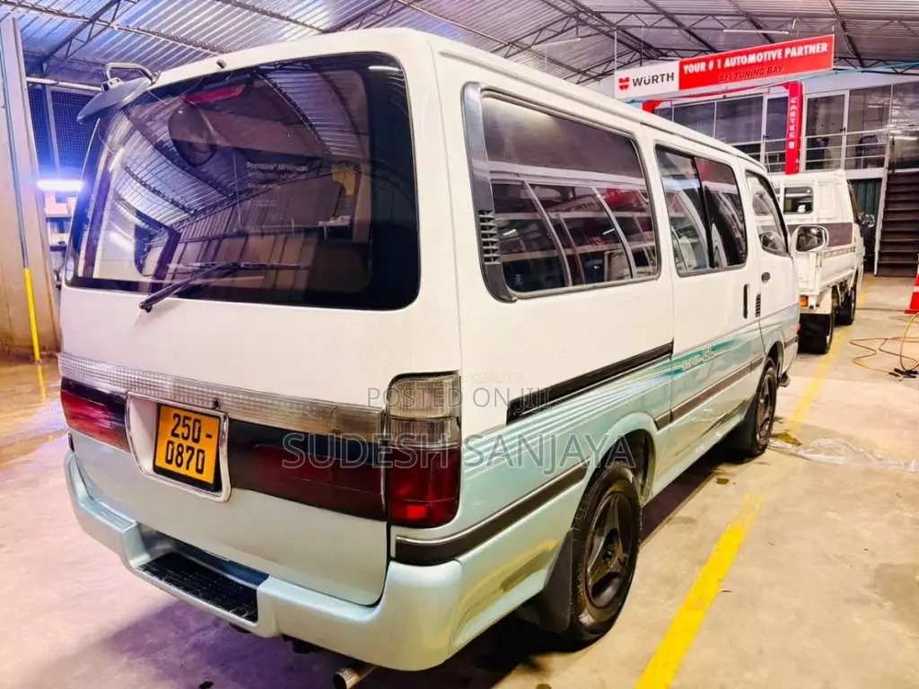 Toyota Dolphin 1991 Van (Used)