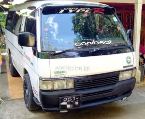 Nissan Caravan TD 27 Short 1993 Van (Used)