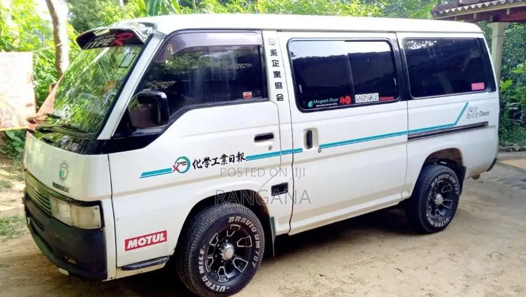 Nissan Caravan TD 27 Short 1993 Van (Used)