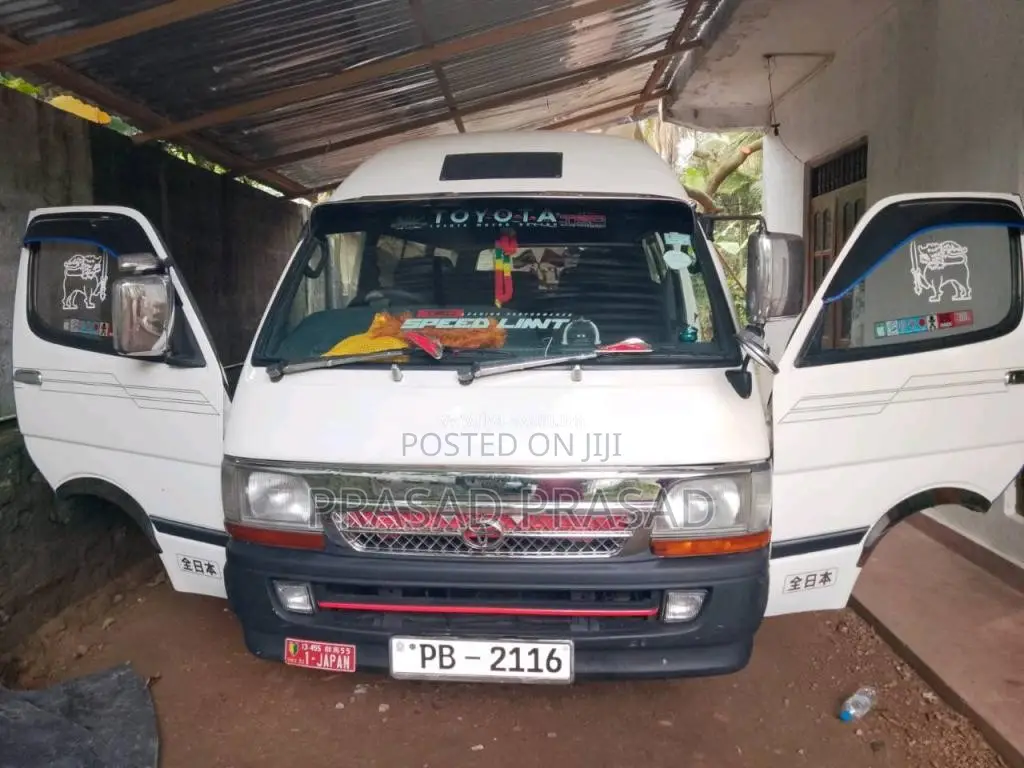 Toyota Dolphin 2007 Van (Used)