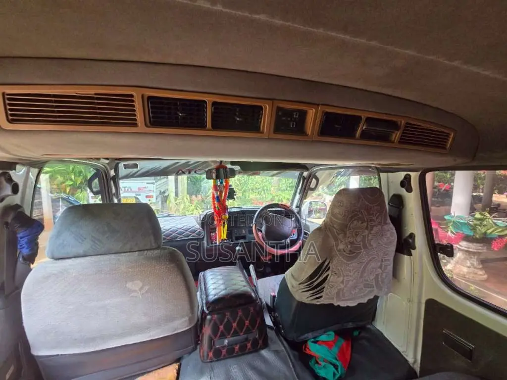 Toyota Dolphin 1995 Van (Used)