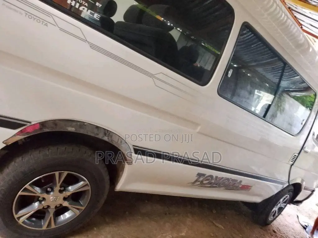 Toyota Dolphin 2007 Van (Used)