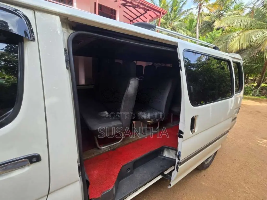Toyota Dolphin 1995 Van (Used)