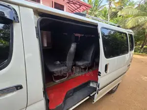 Toyota Dolphin 1995 Van (Used)
