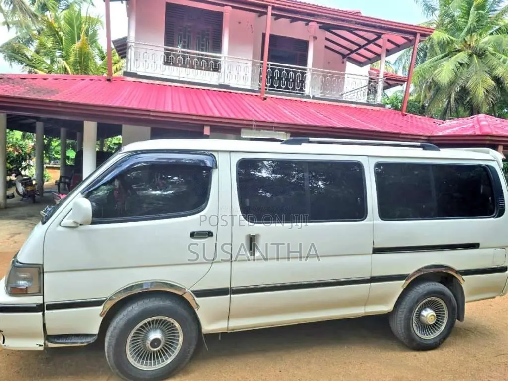 Toyota Dolphin 1995 Van (Used)
