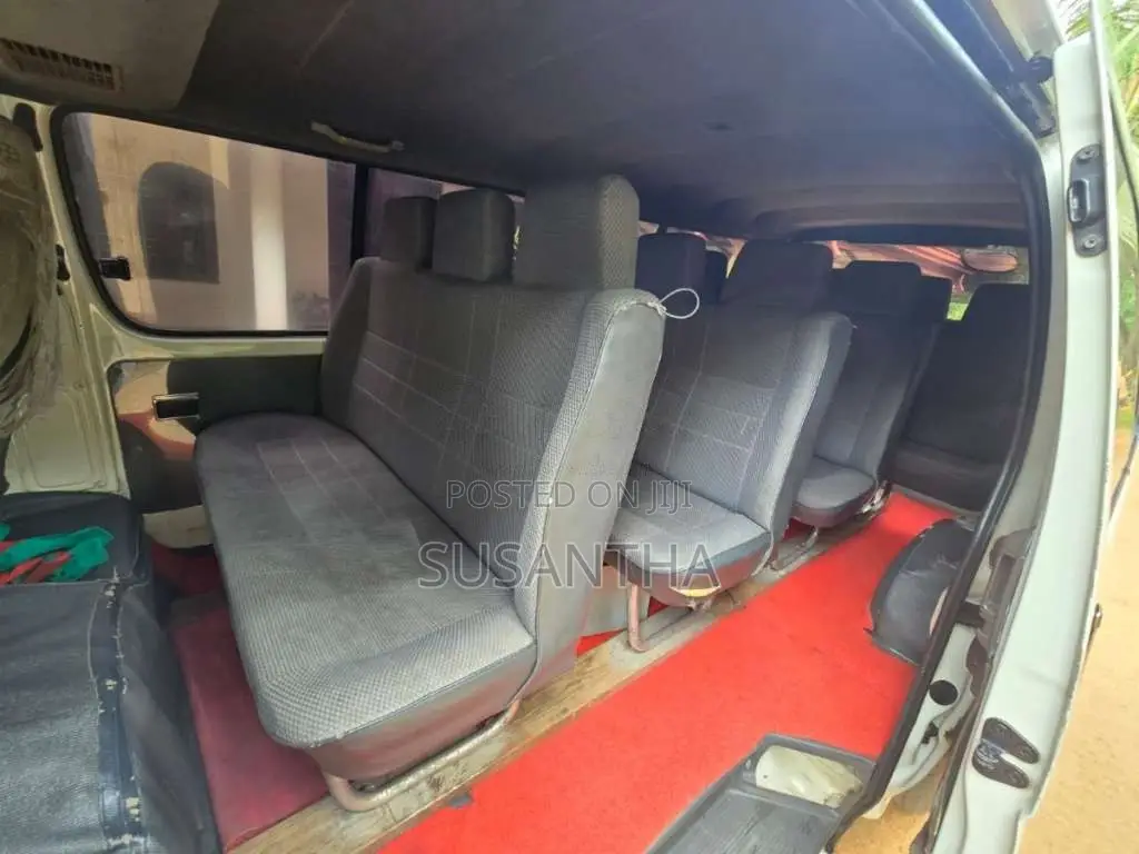 Toyota Dolphin 1995 Van (Used)