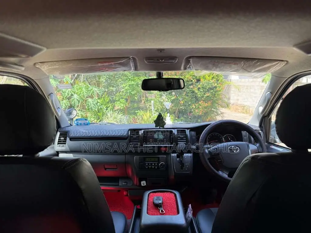 Toyota KDH Dark Prime 2015 Van (Used)