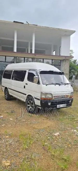 Toyota High Roof Super Long 2002 Van (Used)