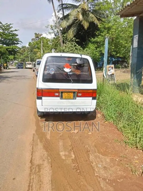 Nissan Caravan Homy 1988 Van (Used)