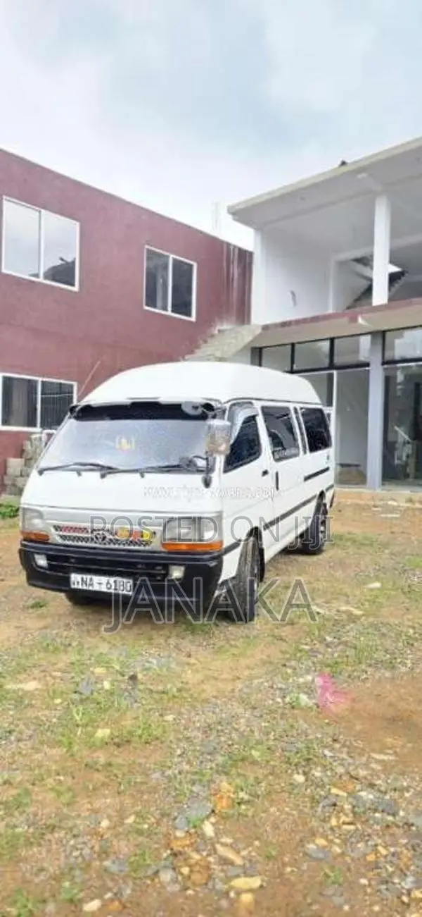Toyota High Roof Super Long 2002 Van (Used)