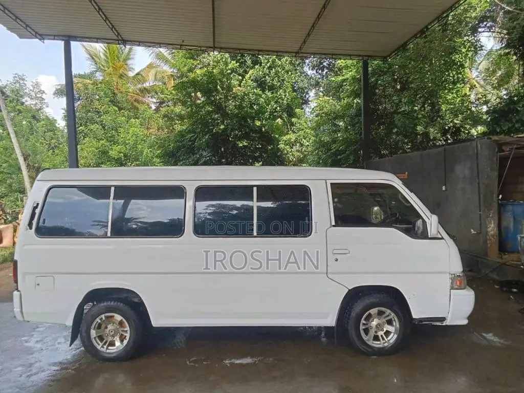 Nissan Caravan Homy 1988 Van (Used)