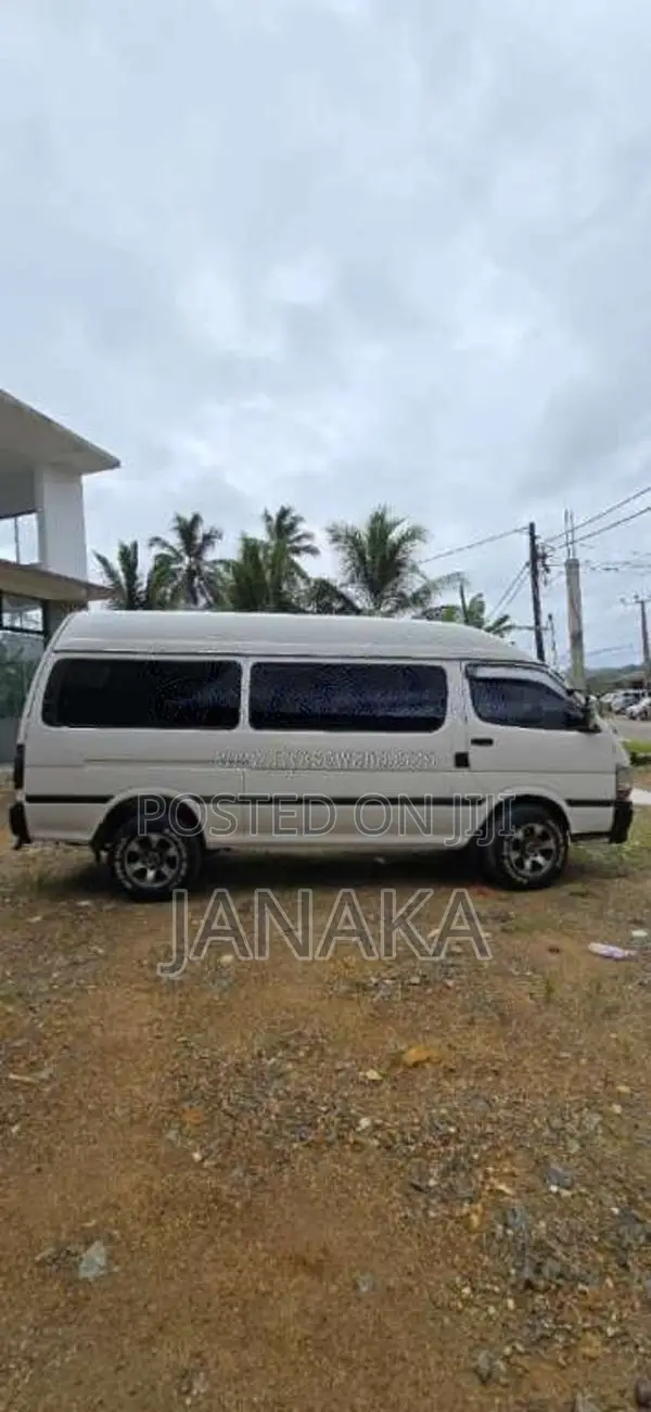 Toyota High Roof Super Long 2002 Van (Used)