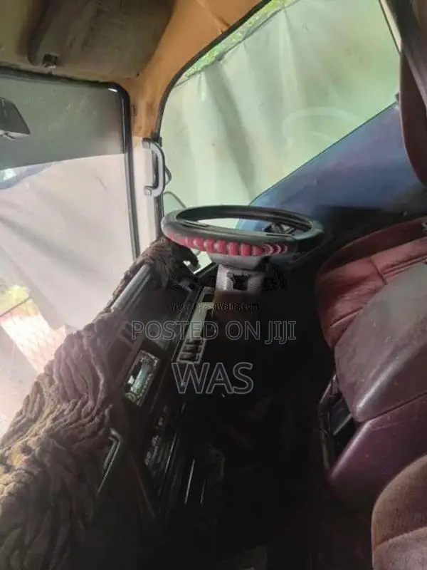 Nissan Caravan 1983 Van (Used)