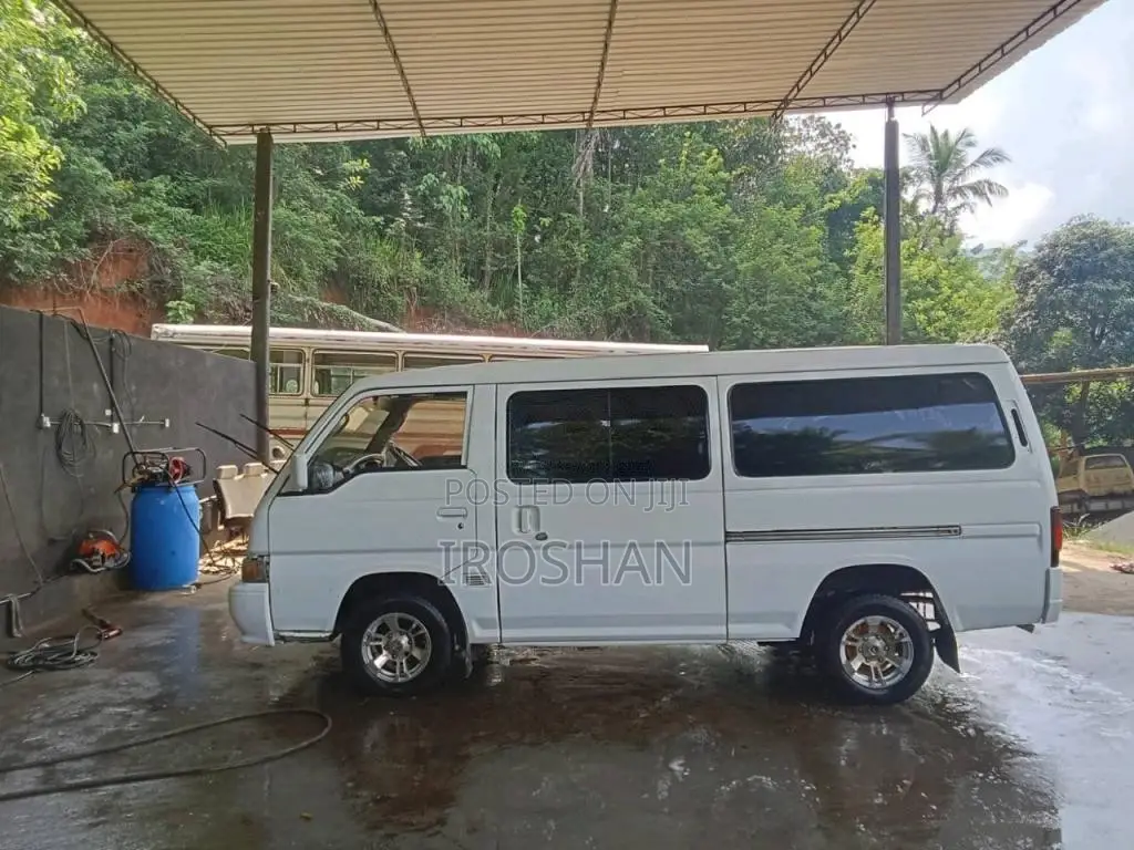 Nissan Caravan Homy 1988 Van (Used)