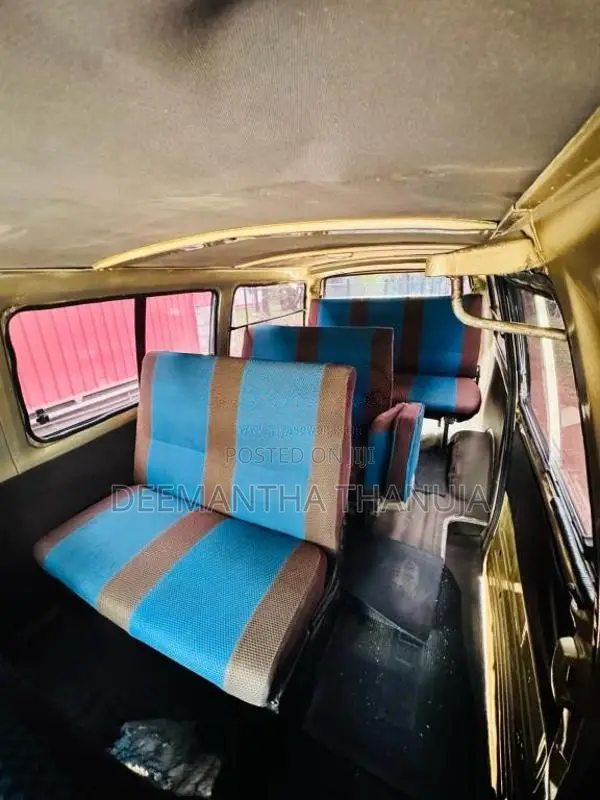 Nissan Nissan 1984 Van (Used)