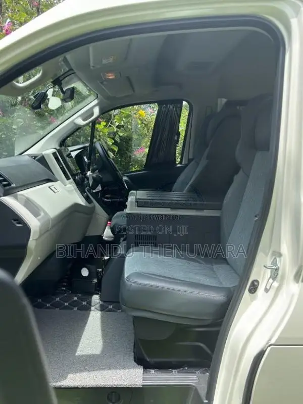 Toyota Commuter GDH 300 2025 Van (Used)